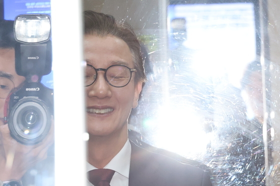 눈감은 전재수 의원