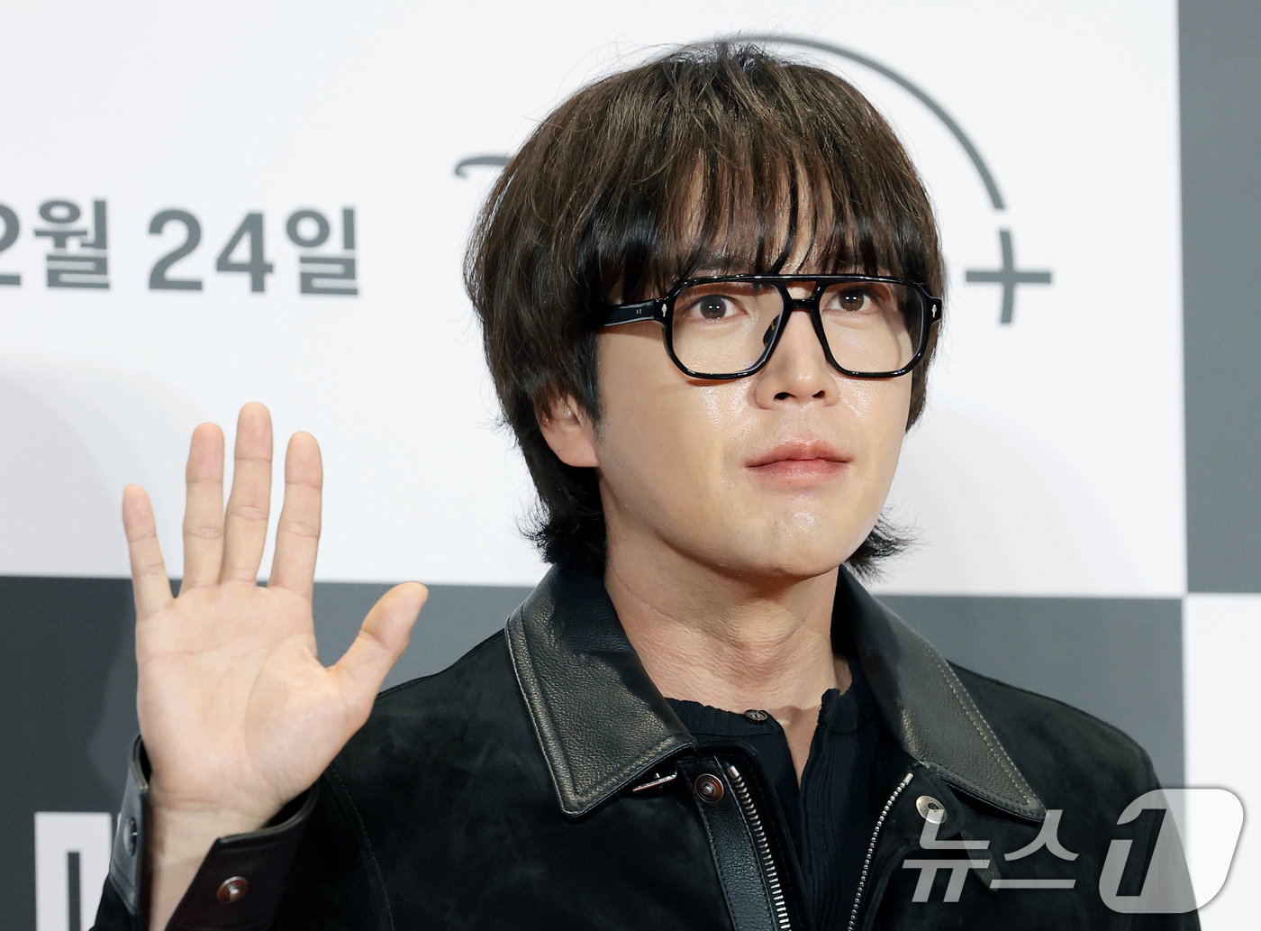 (서울=뉴스1) 권현진 기자 = 배우 장근석이 15일 서울 강남구 코엑스 메가박스에서 진행된 디즈니+ 오리지널 시리즈 '메이드 인 코리아' VIP 시사회에 참석해 포즐르 취하고 있 …