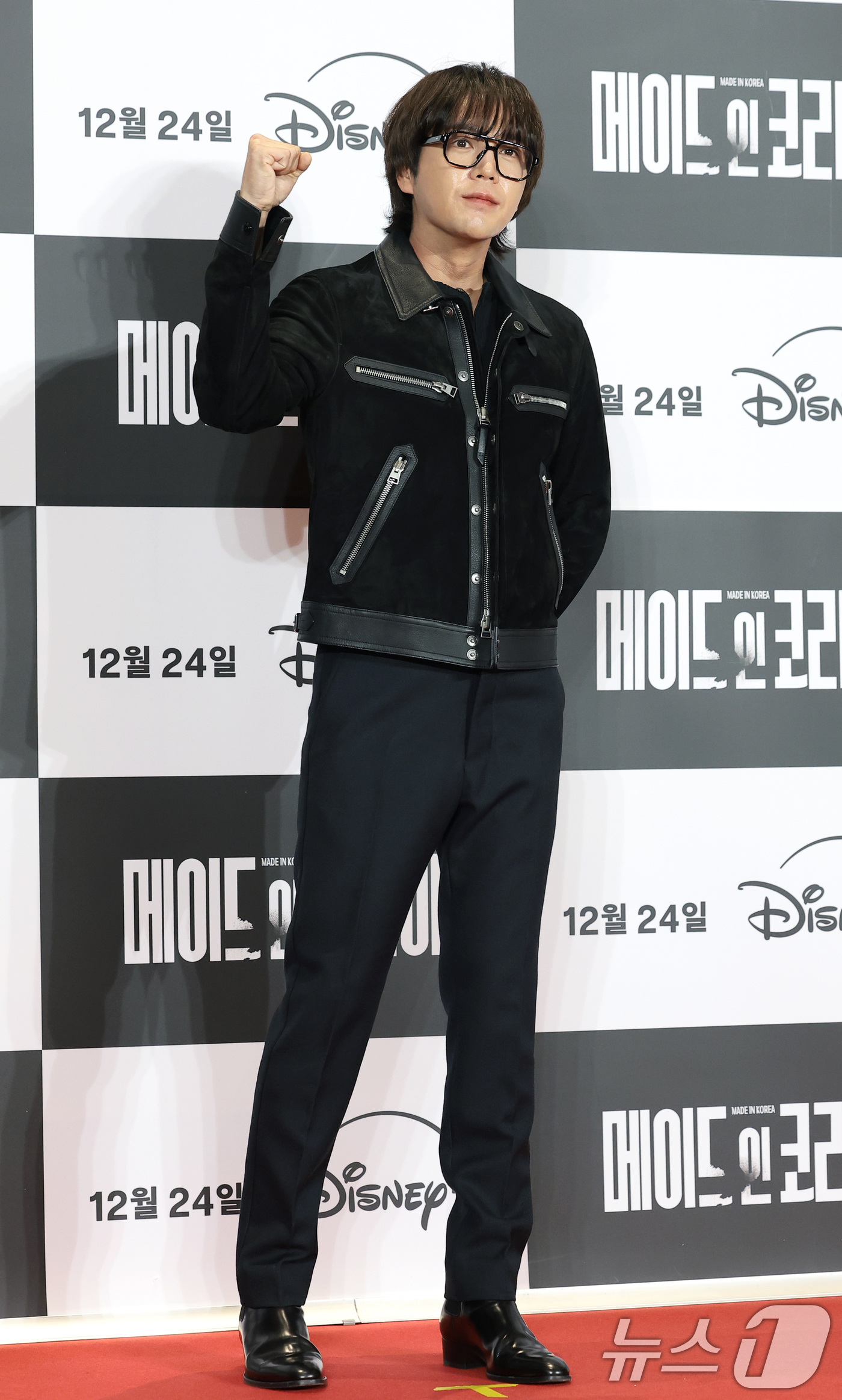 (서울=뉴스1) 권현진 기자 = 배우 장근석이 15일 서울 강남구 코엑스 메가박스에서 진행된 디즈니+ 오리지널 시리즈 '메이드 인 코리아' VIP 시사회에 참석해 현빈을 응원하고 …