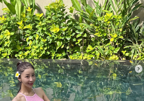 "너무너무 행복" 원진서, 윤정수와 발리 신행서 뽐낸 늘씬 수영복 자태