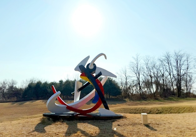 제2회 서울조각상 공모전 대상작에 방인균 작가의 '얼쑤!'