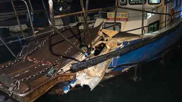 부산 다대포 인근서 낚시어선 갯바위 충돌…6명 부상