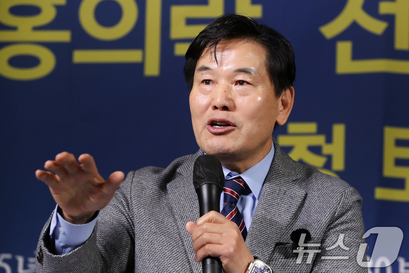본문 이미지 - 홍의락 전 더불어민주당 의원이 16일 오전 대구 남구 이천동 대구아트파크에서 열린 아시아포럼21 정책토론회에 참석해 발언하고 있다. 2025.12.16 ⓒ 뉴스1 공정식 기자