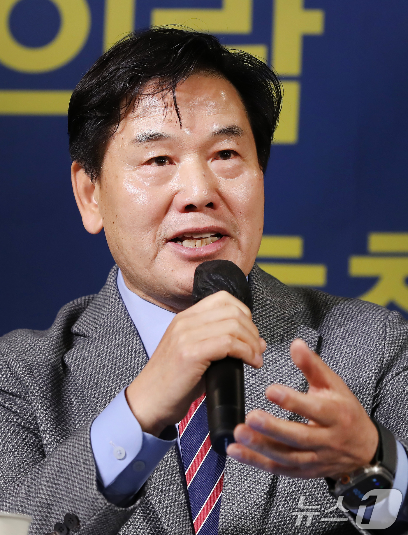 (대구=뉴스1) 공정식 기자 = 홍의락 전 더불어민주당 의원이 16일 오전 대구 남구 이천동 대구아트파크에서 열린 아시아포럼21 정책토론회에 참석해 발언하고 있다. 2025.12. …