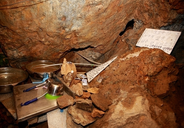 괴산 '동굴 파는 할아버지' 아내 이재옥 씨 올해도 장학금 기탁