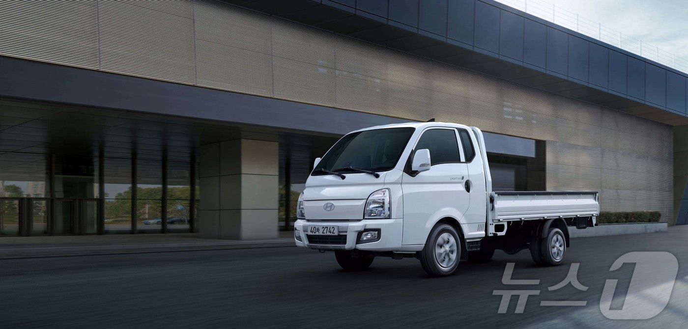 (서울=뉴스1) = 현대차가 대표 소형 트럭 포터의 연식 변경 모델인 ‘2026 포터 II(LPG/일렉트릭 모델)’를 16일 출시했다고 밝혔다. 사진은 2026 포터 II LPG …