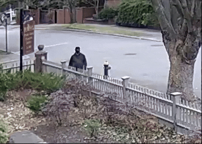 본문 이미지 - 15일(현지시간) 프로비던스 경찰이 소셜미디어 계정에 게시한 브라운대 총격사건 용의자의 영상 (출처=소셜미디어 엑스(X))