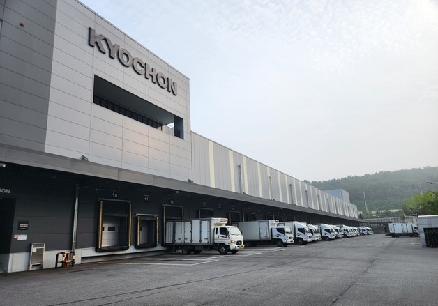 교촌에프앤비, 치킨업계 최초 주 6일 배송 전국 유통망 구축