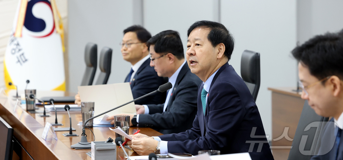 (세종=뉴스1) 김기남 기자 = 구윤철 경제부총리 겸 기획재정부 장관이 16일 오전 세종시 정부세종청사에서 열린 산업경쟁력강화 관계장관회의 겸 성장전략 TF를 주재하며 발언하고있다 …