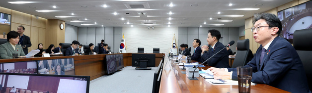 산업경쟁력강화회의 발언하는 이억원 금융위원장