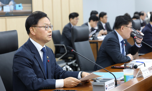 산업경쟁력강화 관계장관회의 발언하는 김성범 해수장관 직무대행