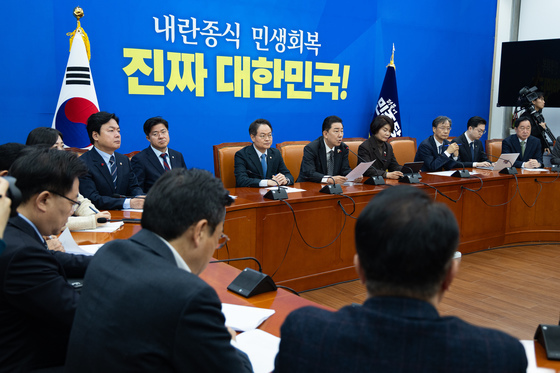 與 "홈플 사태, 정부TF 긴급 대응해야…MBK 국민 기만말라"