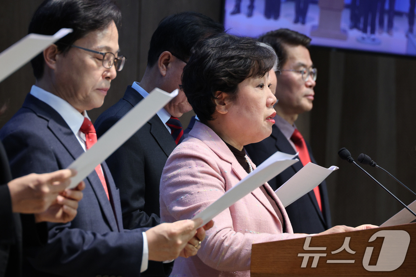 (서울=뉴스1) 신웅수 기자 = 조배숙 국민의힘 사법정의수호 및 독재저지 특별위원회 위원장이 16일 서울 여의도 국회 소통관에서 조은석 특검 수사결과 발표 관련 기자회견을 하고 있 …