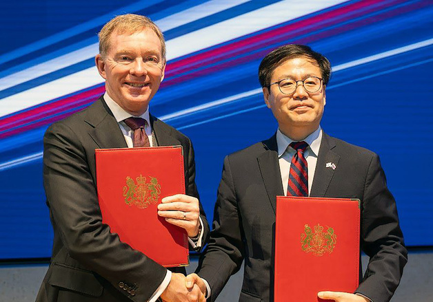 한영 FTA 개선협상 타결…車 관세혜택 확대·英고속철 시장 개방(종합)