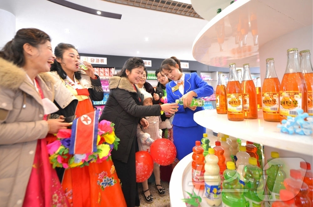 (평양 노동신문=뉴스1) = 북한 노동당 기관지 노동신문은 16일 함경북도 부령군 지방공업공장 준공식이 지난 15일 진행됐다고 보도했다. 주창일 당 중앙위원회 부장과 박명호 함경북 …