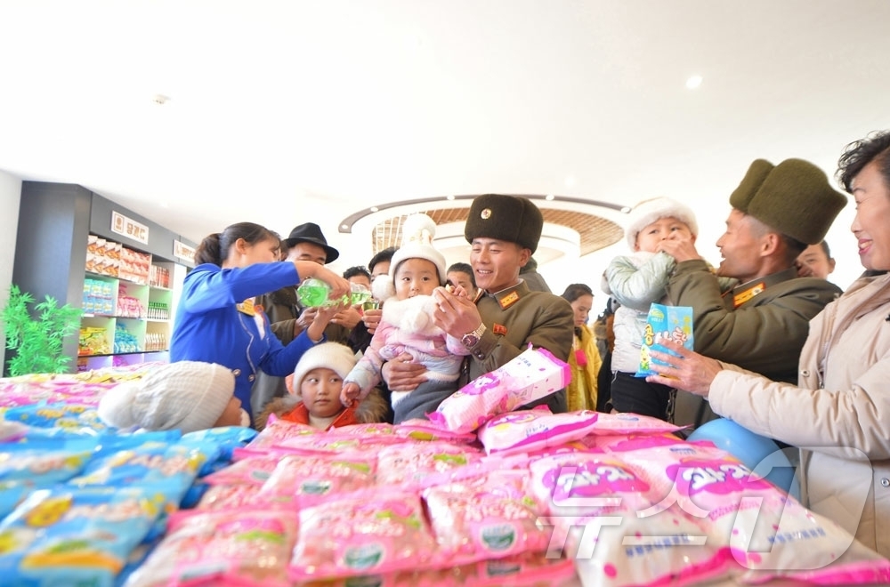 (평양 노동신문=뉴스1) = 북한 노동당 기관지 노동신문은 16일 함경북도 부령군 지방공업공장 준공식이 지난 15일 진행됐다고 보도했다. 주창일 당 중앙위원회 부장과 박명호 함경북 …