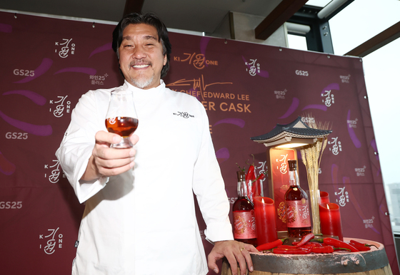 에드워드 리가 협업한 '기원 레드 페퍼 캐스크 위스키'
