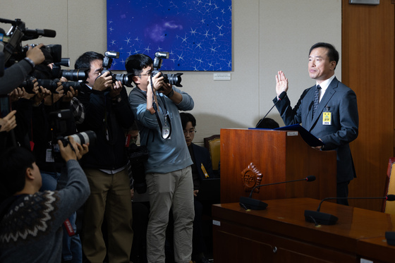 김종철 방송미디어통신위원회 위원장 후보자 인사청문회 선서