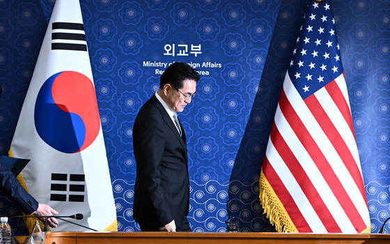 입장하는 정연두 외교전략정보본부장