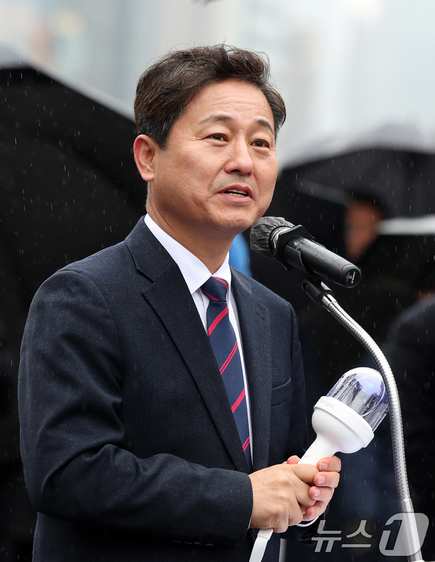 (서울=뉴스1) 박지혜 기자 = 김영배 더불어민주당 의원이 16일 서울 중구 옛 서울역사(문화역서울284) 앞에서 서울시장 출마를 선언하고 있다.  2025.12.16/뉴스1