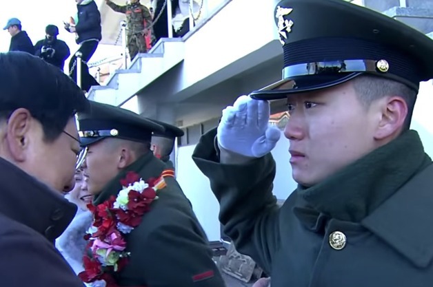 박정희 장손·박근혜 조카, '눈물의 경례'로 해병대 1323기 수료