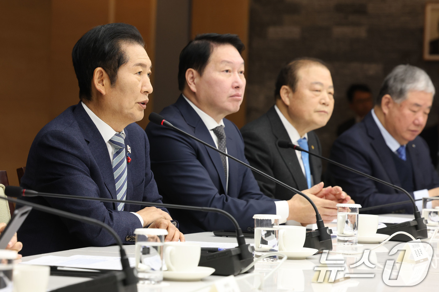 (서울=뉴스1) 이광호 기자 = 정청래 더불어민주당 대표가 16일 오전 서울 중구 대한상공회의소에서 열린 대한상의와의 정책 간담회에서 발언하고 있다.   2025.12.16/뉴스1 …