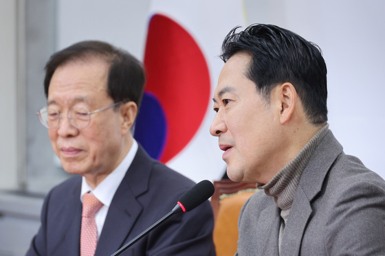 이석연, 장동혁 면전서 "집토끼 걱정 말고 국민 다수 뜻 좇아야"