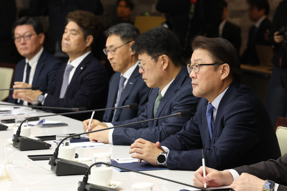 정청래 대표 발언 듣는 박승희 사장