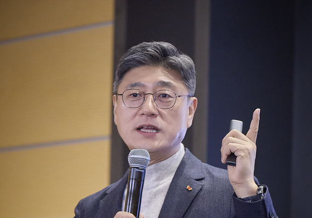 정재헌 SKT CEO "책임은 경영진이…마음껏 도전해달라"