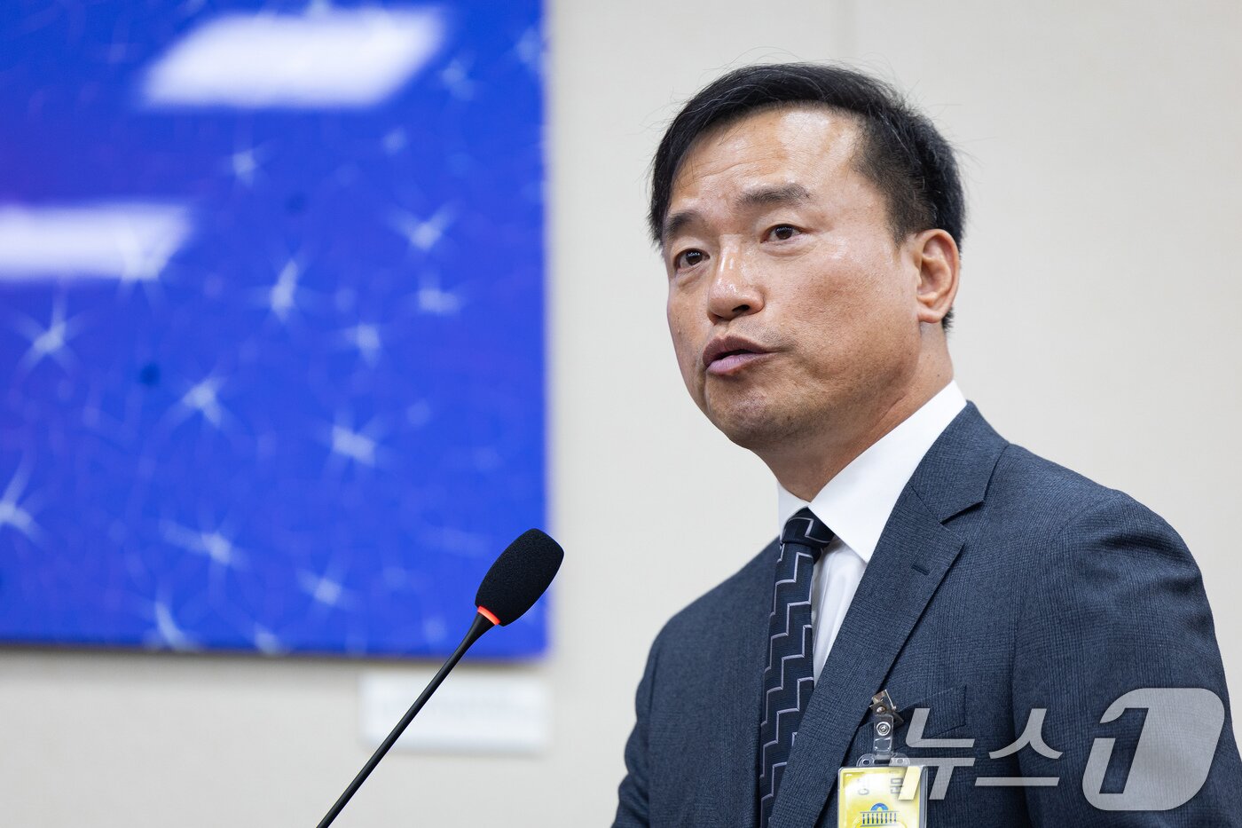 본문 이미지 - 김종철 방송미디어통신위원회 위원장 후보자가 16일 서울 여의도 국회에서 열린 인사청문회에서 모두 발언을 하고 있다. 2025.12.16/뉴스1 ⓒ News1 유승관 기자