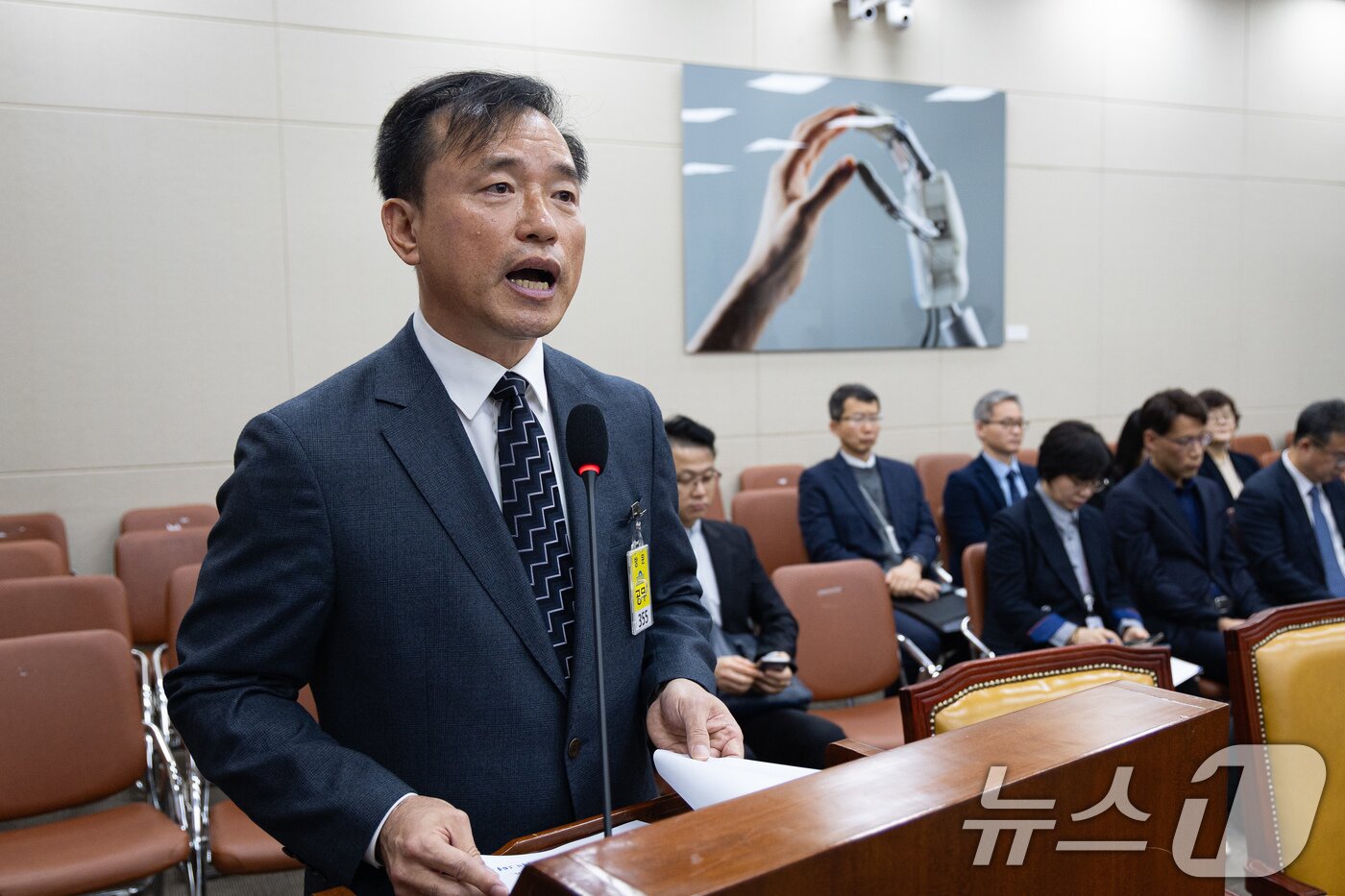 본문 이미지 - 김종철 방송미디어통신위원회 위원장 후보자가 16일 서울 여의도 국회에서 열린 인사청문회에서 모두 발언을 하고 있다. 2025.12.16/뉴스1 ⓒ News1 유승관 기자