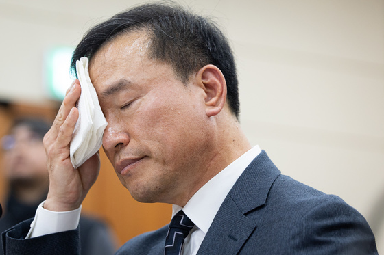 野 "김종철, 전문성 없는 폴리페서"…與 "민주주의 성찰해온 학자"