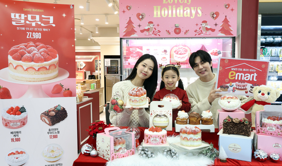 연말 앞두고 이마트, 신세계푸드 딸기 홀케이크 선보여