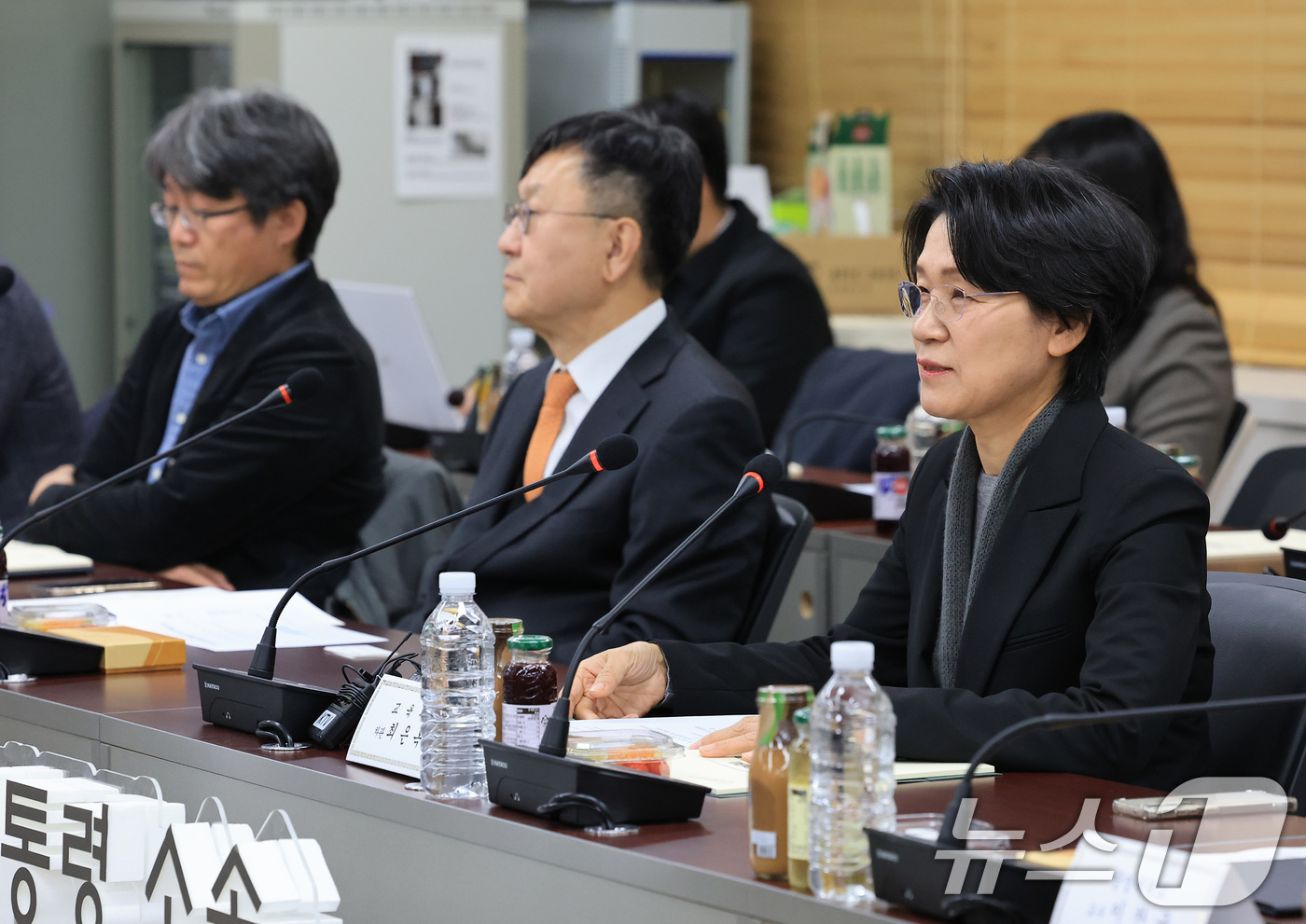 (서울=뉴스1) 임세영 기자 = 최은옥 교육부 차관이 16일 서울 종로구 정부서울청사에서 열린 제1차 인공지능(AI) 인재양성 추진단 회의에서 모두발언을 하고 있다. 2025.12 …