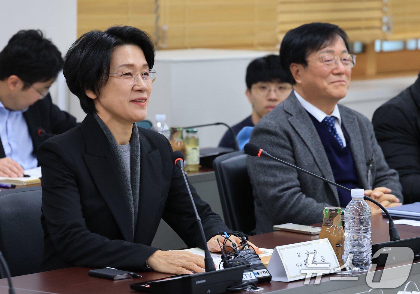 (서울=뉴스1) 임세영 기자 = 최은옥 교육부 차관이 16일 서울 종로구 정부서울청사에서 열린 제1차 인공지능(AI) 인재양성 추진단 회의에서 모두발언을 하고 있다. 2025.12 …