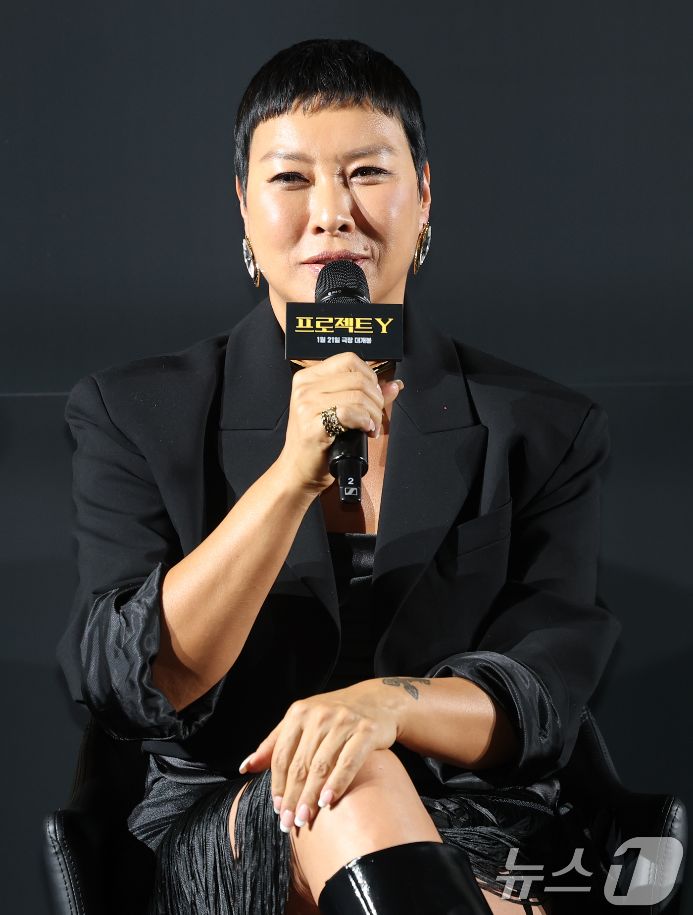 (서울=뉴스1) 권현진 기자 = 배우 정영주가 16일 서울 강남구 메가박스 코엑스에서 열린 영화 '프로젝트 Y (감독 이환)' 제작보고회에 참석해 인사말을 하고 있다.'프로젝트 Y …