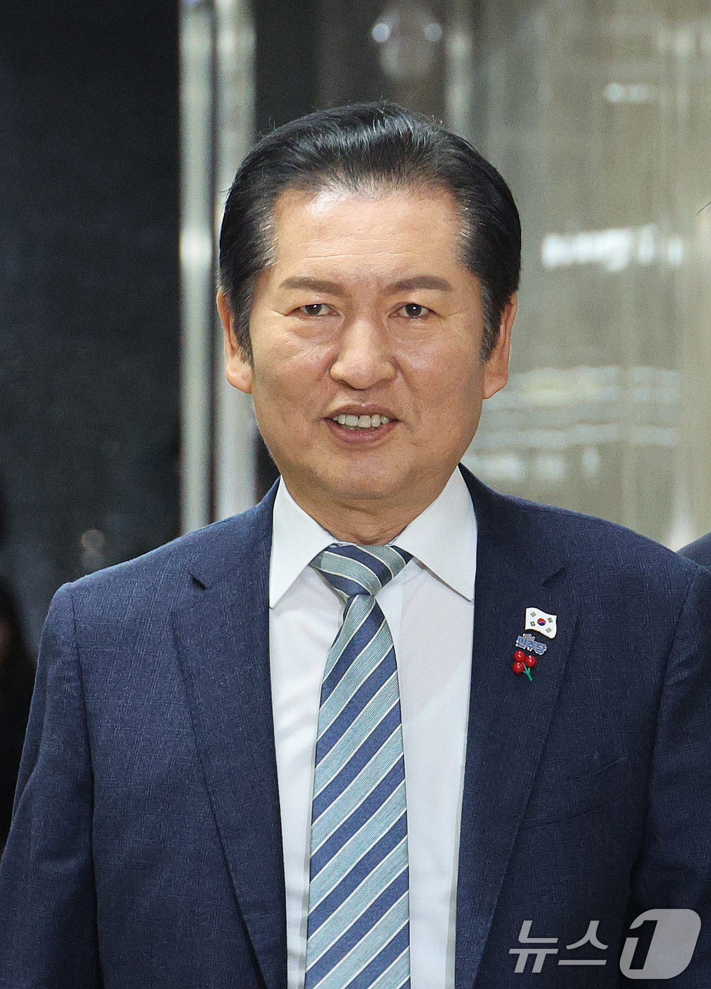 (서울=뉴스1) 신웅수 기자 = 정청래 더불어민주당 대표가 16일 서울 여의도 국회에서 열린 비공개 의원총회에 참석하고 있다. 2025.12.16/뉴스1