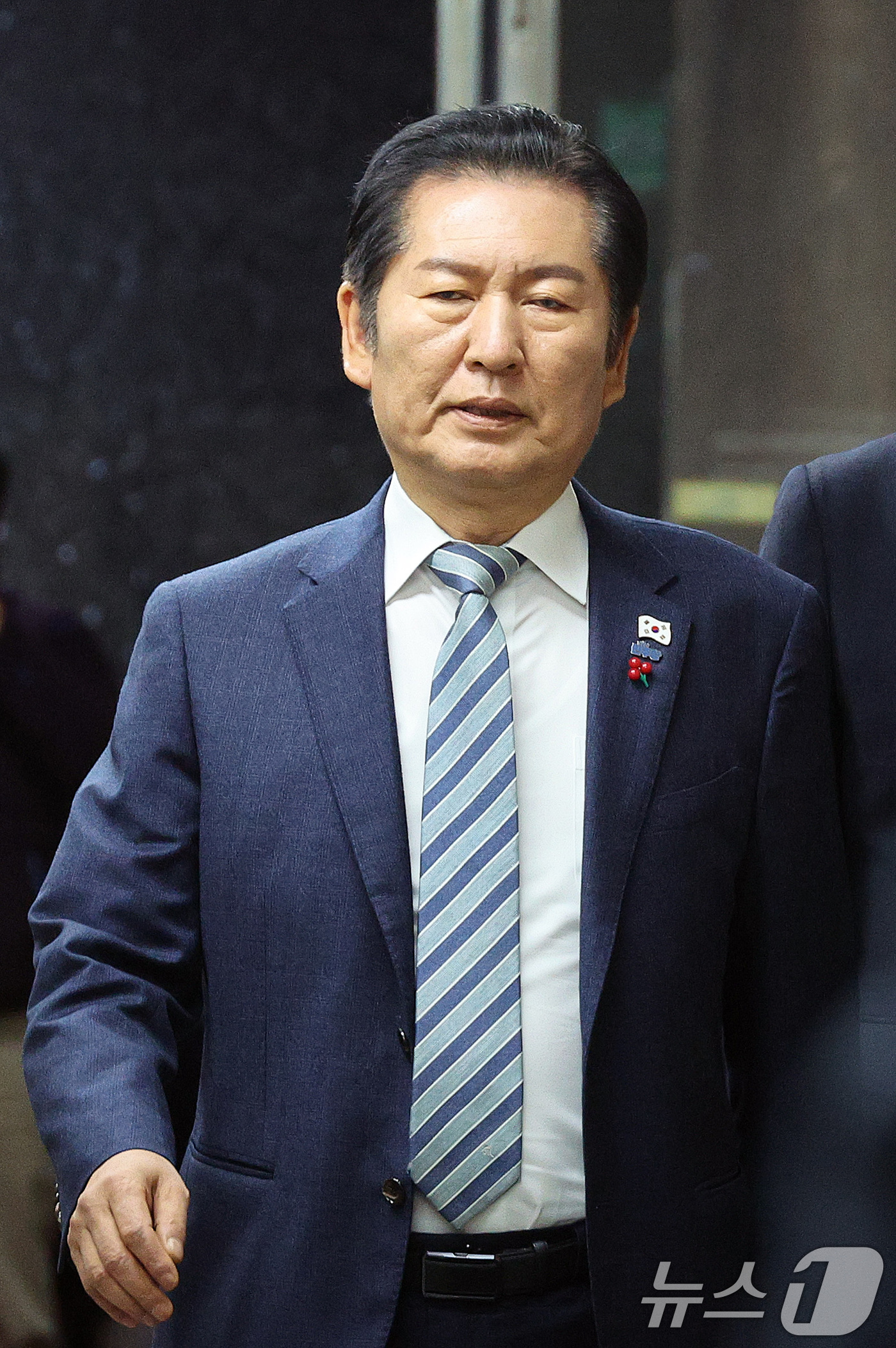 (서울=뉴스1) 신웅수 기자 = 정청래 더불어민주당 대표가 16일 서울 여의도 국회에서 열린 비공개 의원총회에 참석하고 있다. 2025.12.16/뉴스1