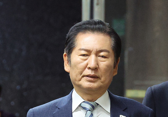 굳은 표정으로 의총 참석하는 정청래 대표