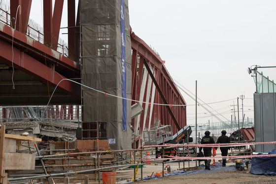 광주대표도서관 붕괴사고 합동감식 착수…"설계·시공 전반 점검"
