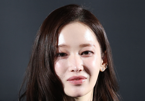 전종서, 신비로운 여인