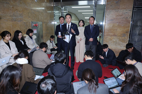 내란전담재판부 관련 의총 결과 밝히는 박수현