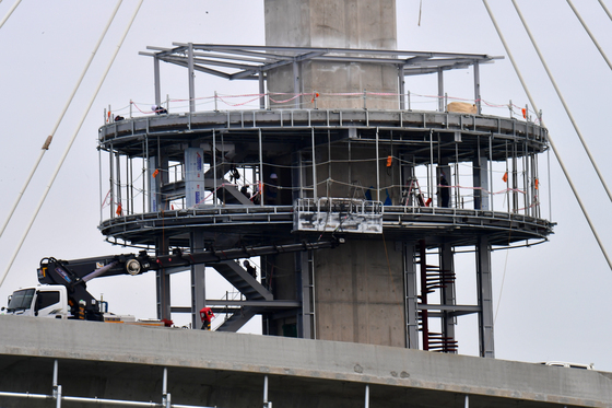 모습 갖춰가는 해오름대교 주탑 전망대