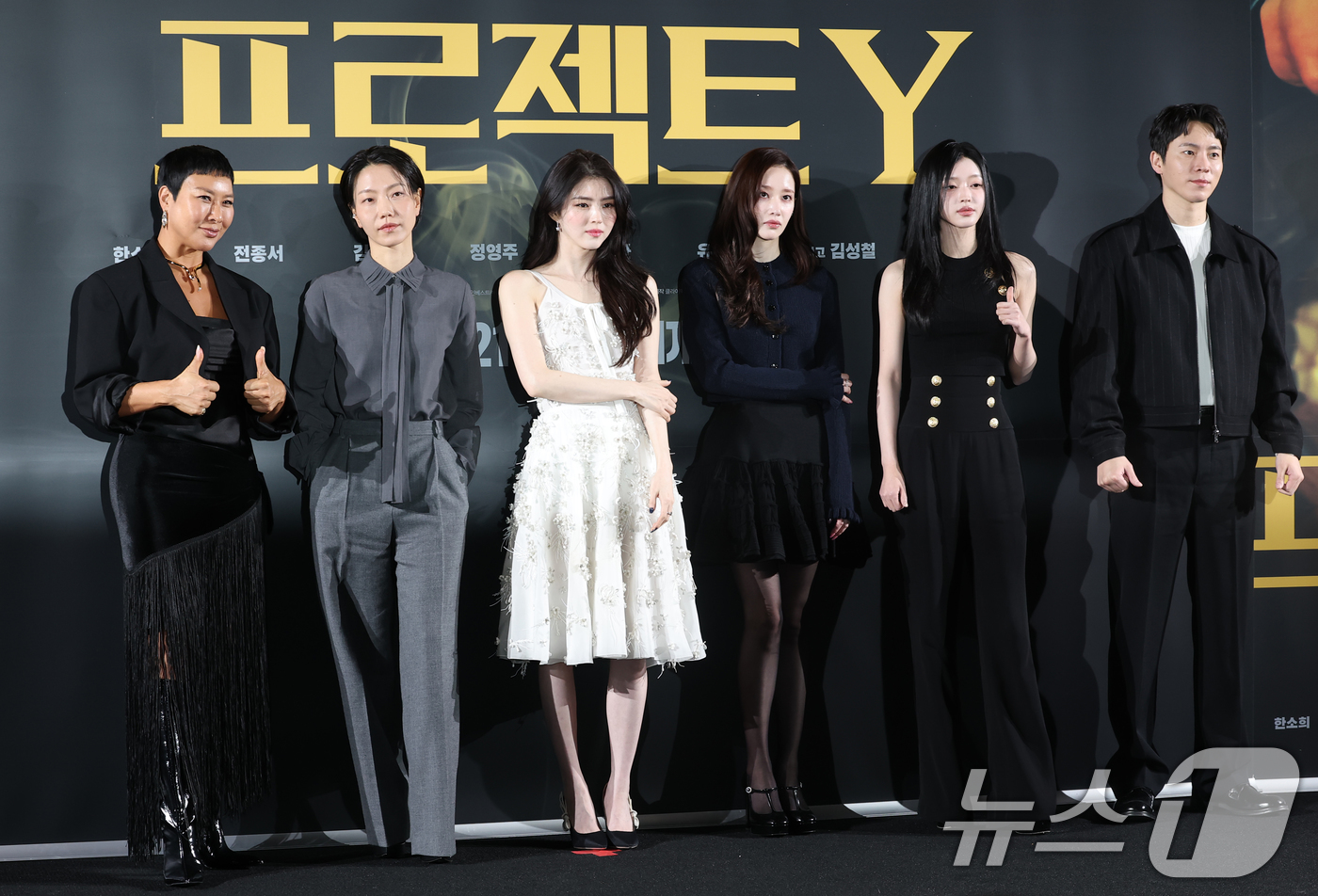 (서울=뉴스1) 권현진 기자 = 배우 정영주(왼쪽부터)와 김신록, 한소희, 전종서, 유아, 김재균이 16일 서울 강남구 메가박스 코엑스에서 열린 영화 '프로젝트 Y (감독 이환)' …