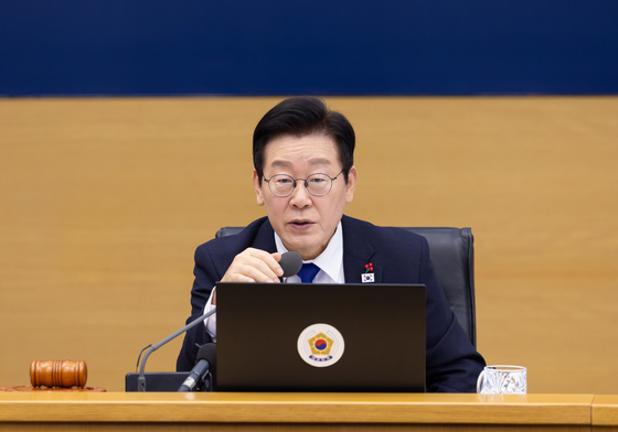 李 대통령 "체육 단체장 선출 민주화 필요…장기 집권 막아야"