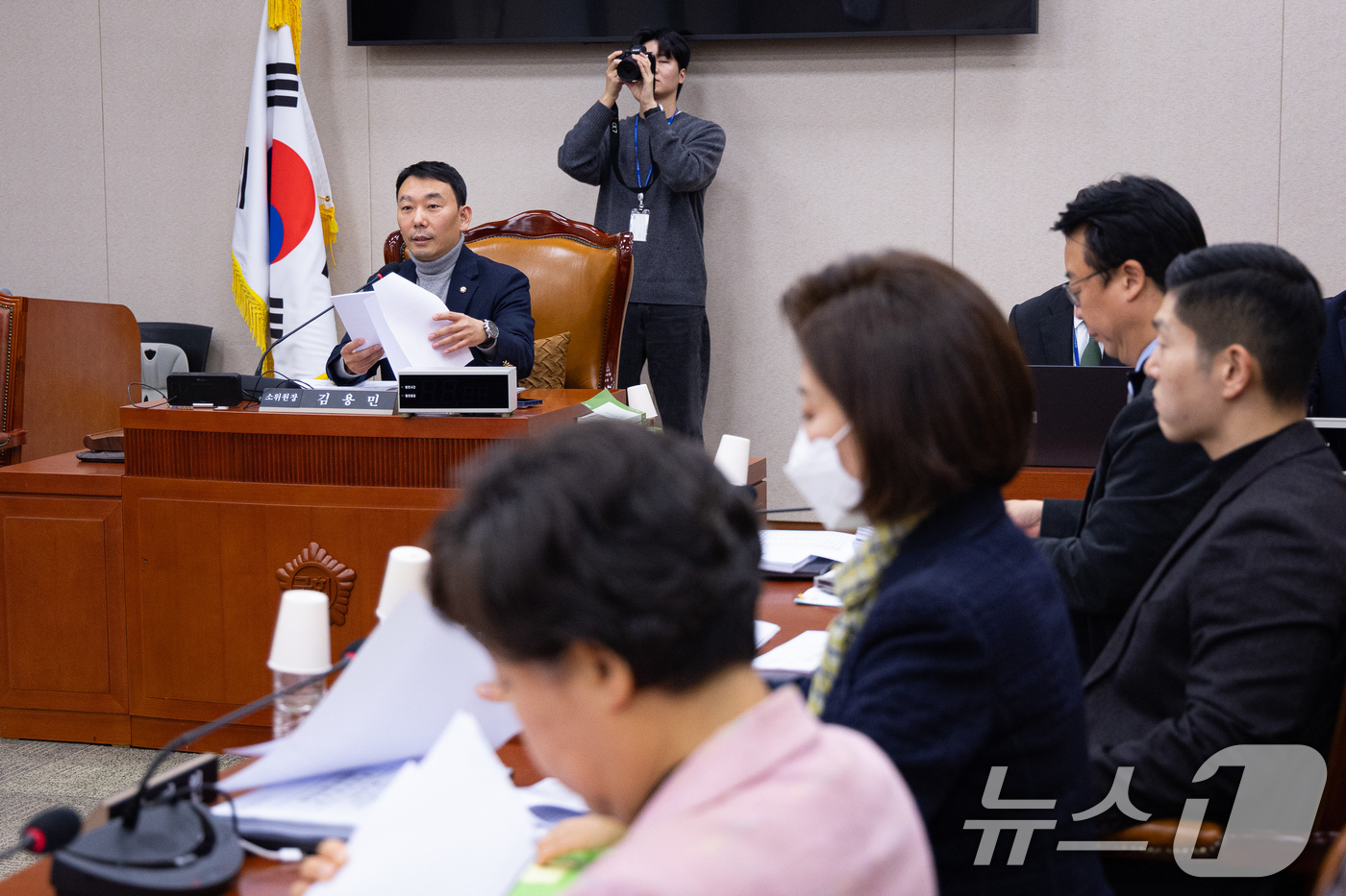 (서울=뉴스1) 유승관 기자 = 김용민 국회 법제사법위원회 법안심사제1소위원장이 16일 서울 여의도 국회에서 열린 제430회 국회(임시회) 법제사법위원회 제2차 법안심사제1소위원회 …
