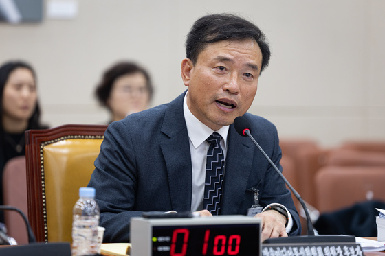 답변 이어가는 김종철 방미통위 위원장 후보자