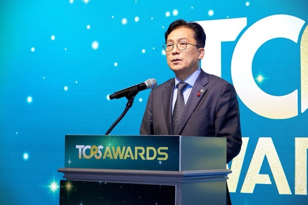 중기2차관 "소공인 기술이 제조업 미래"…표창 52점 수여