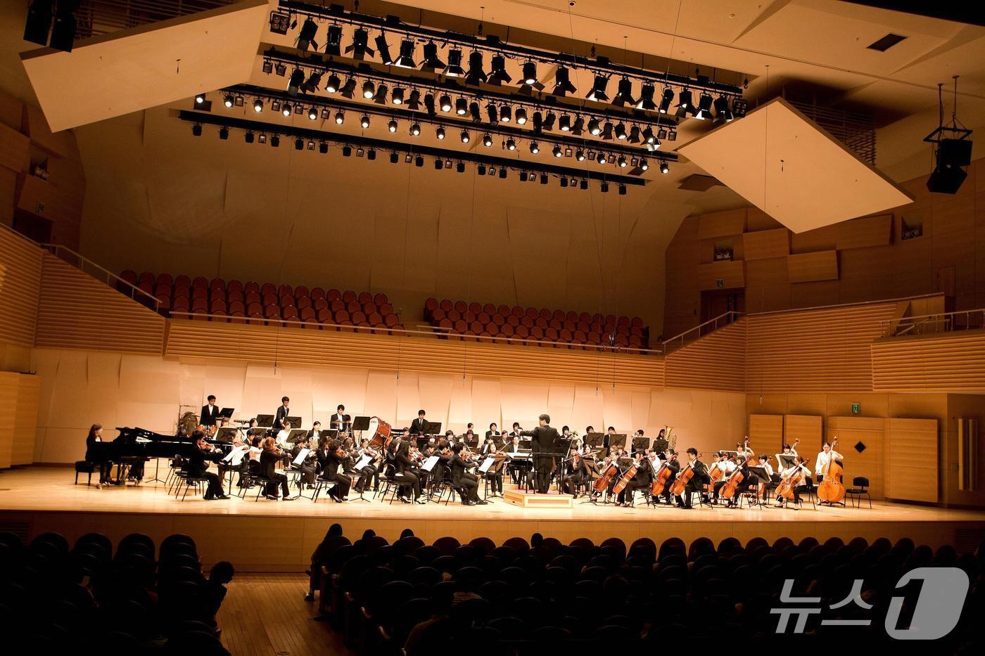 본문 이미지 - 분당청소년오케스트라 연주 모습.(코리아뮤직소사이어티 제공)