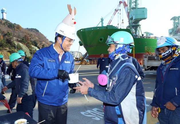HD현대중, '찾아가는 간식차' 운영…우동 4만2000그릇 제공